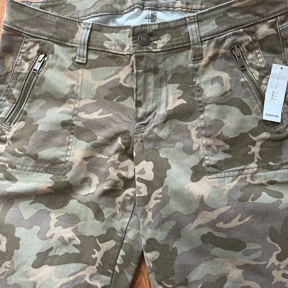 Old Navy Rock Star - Size 8petite - Picture 2 of 4